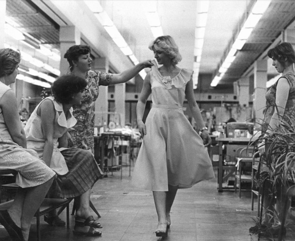 Утвержденная компартией одежда и панталоны с начесом: какой была мода в СССР (фото)