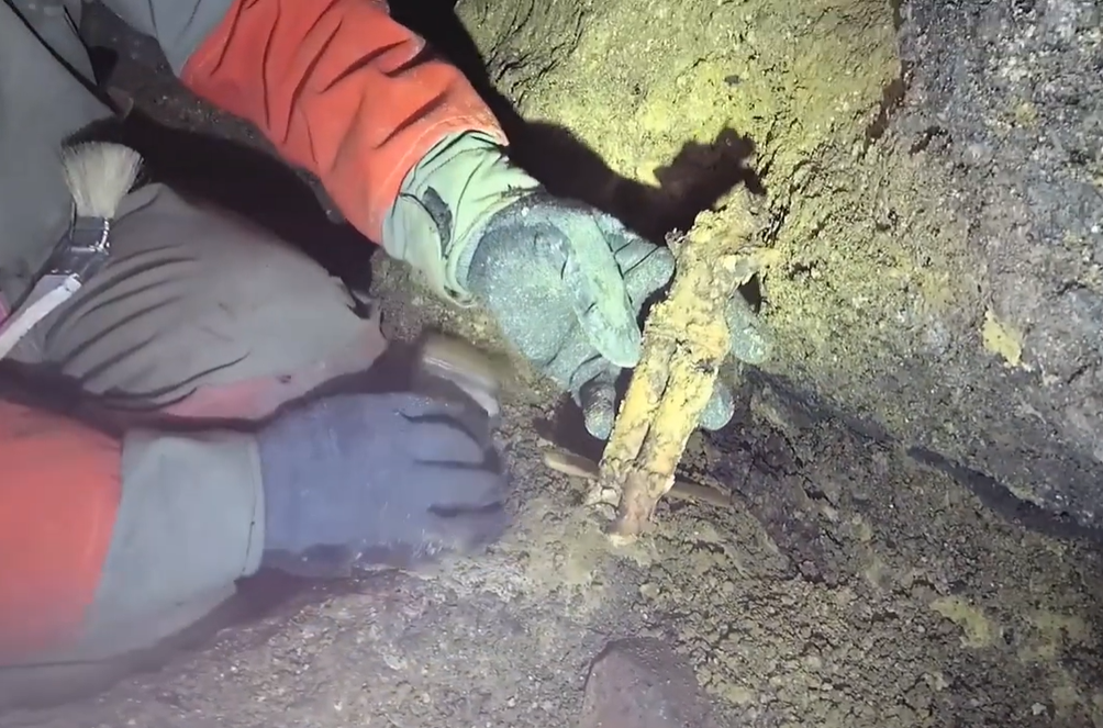 У печері під Тернополем знайшли трипільські ритуальні артефакти. Їм 5000 років (відео)