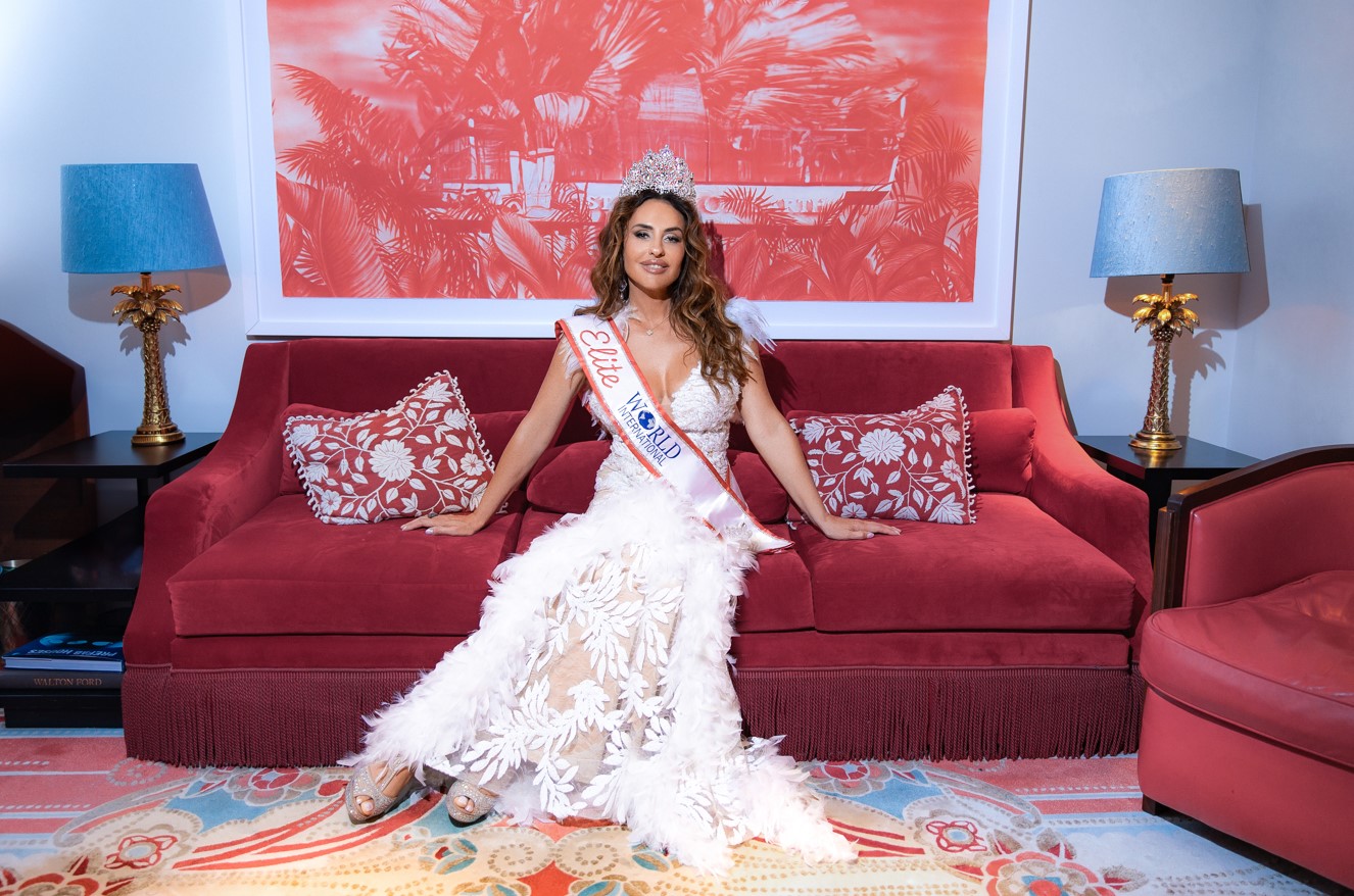 50-летняя украинка выиграла конкурс &quot;Мисс Мира&quot;. От фото красавицы не оторвать глаз!