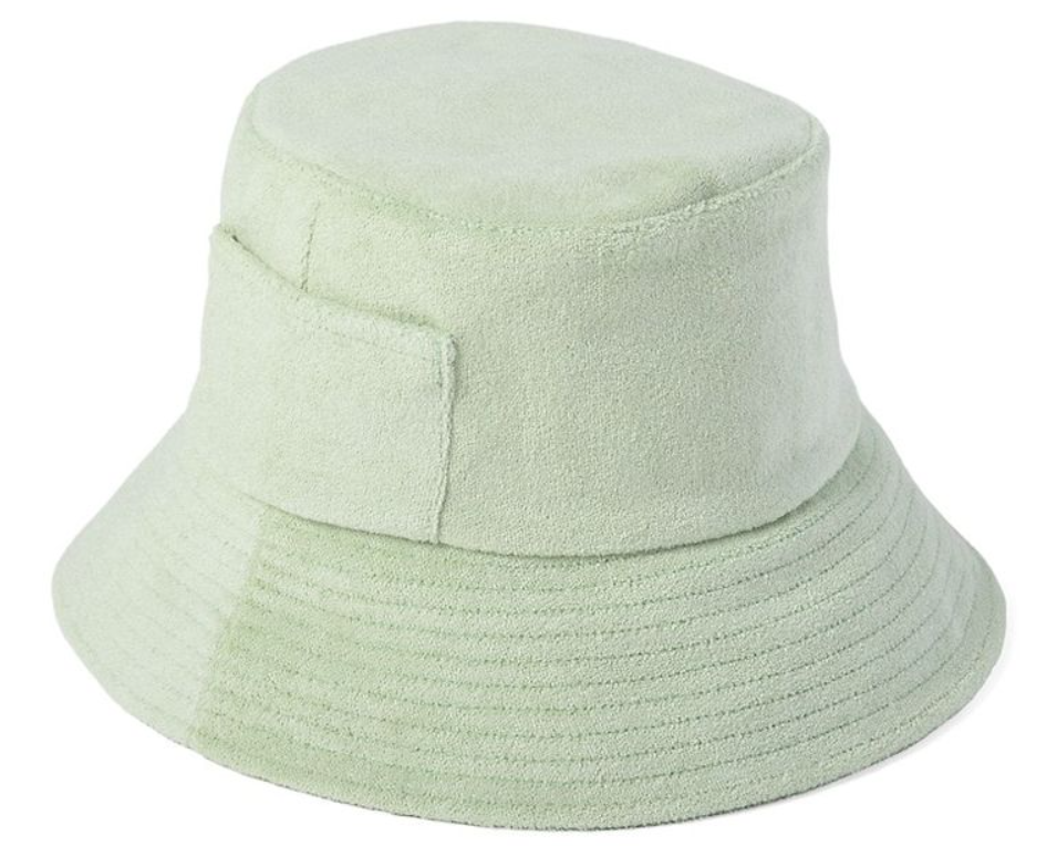 &quot;Пушистая&quot; одежда стала новым трендом лета 2022 года: как носить красиво