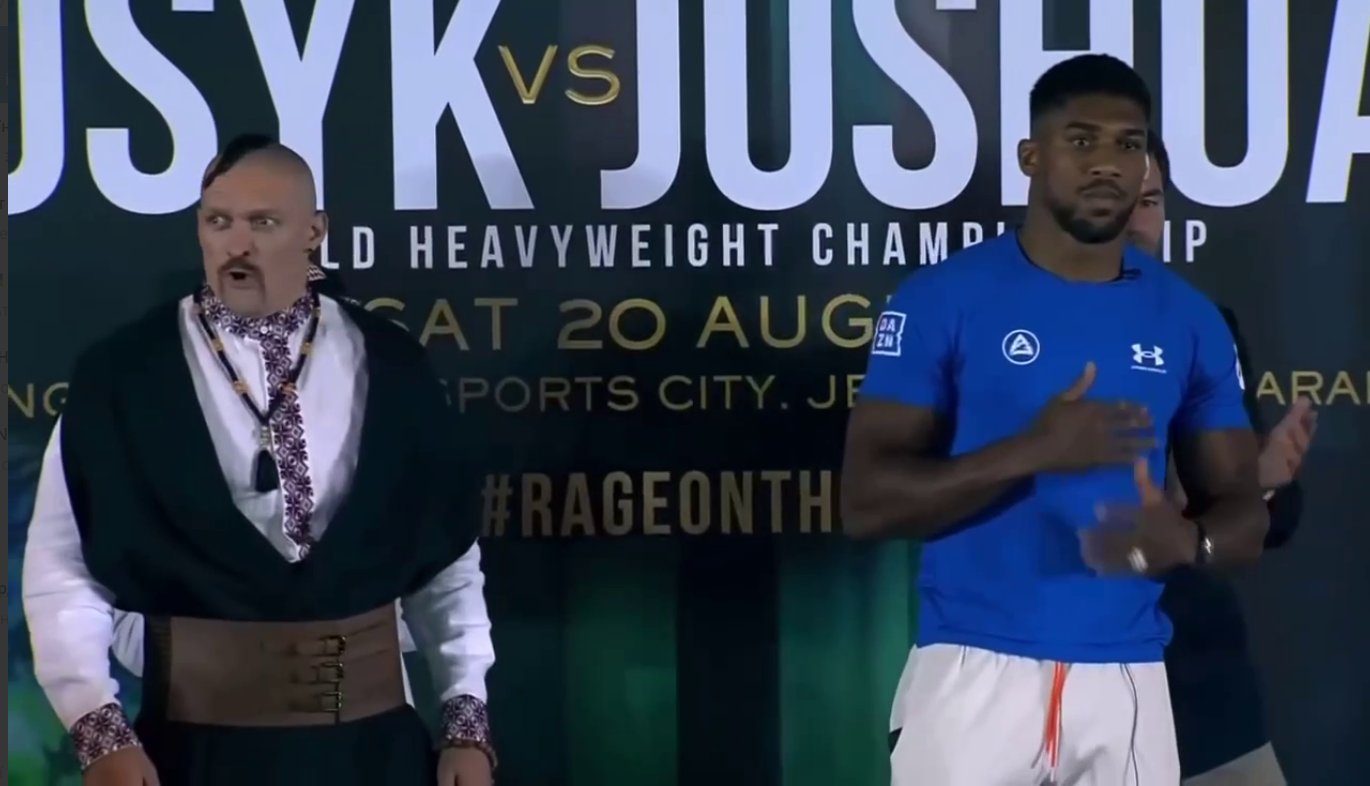 Усик в образе казака поразил всех на дуэли взглядов с Джошуа (видео)