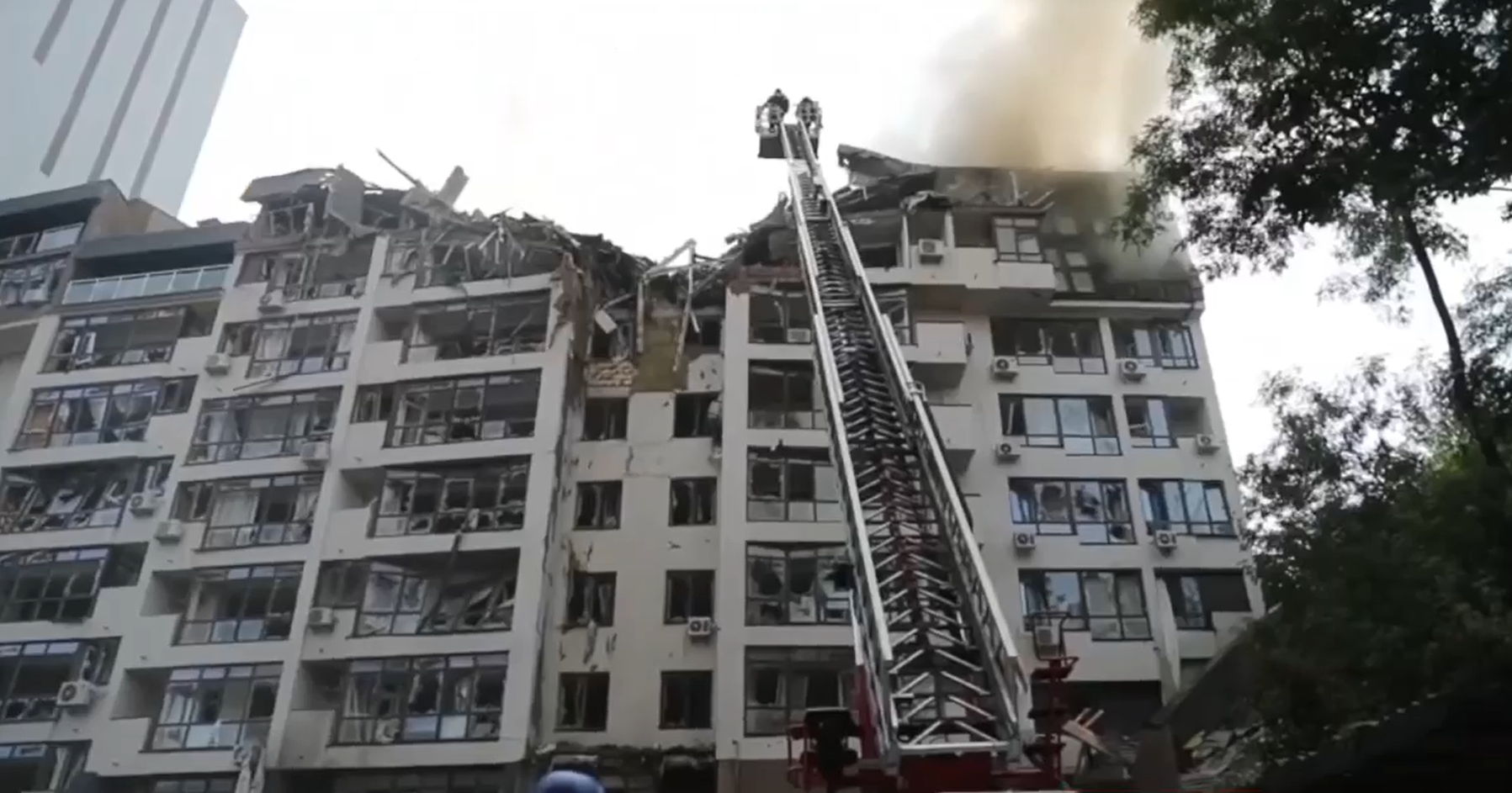 Кличко рассказал о мужественной киевлянке, которая помогает справиться с последствиями ракетных ударов РФ