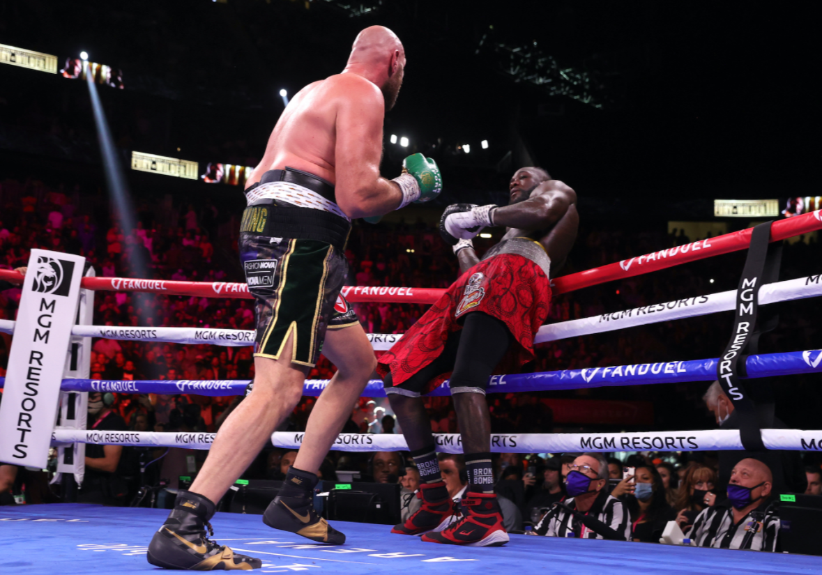 Фьюри отправил Уайлдера в нокаут в фантастическом бое: видео победного удара