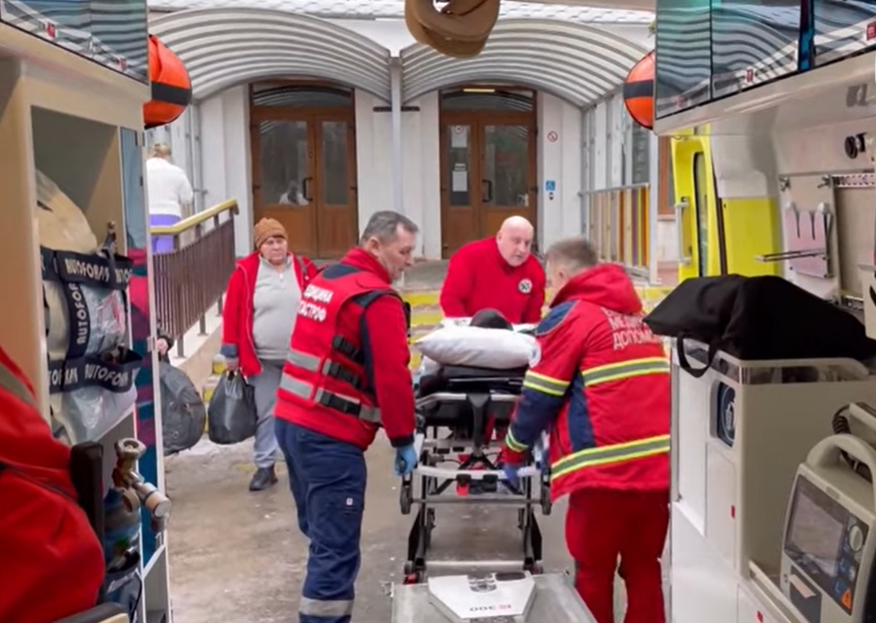 Лікарі врятували хлопчика з Бахмута з уламком російського снаряда, що застряг біля серця (відео)