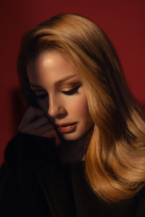 Страстная Тина Кароль снялась в женственной фотосессии для Vogue