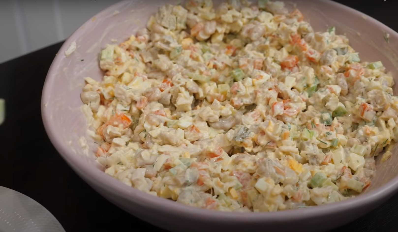 Салат "Марфа" называют серьезным конкурентом "Оливье": готовится легко и быстро!