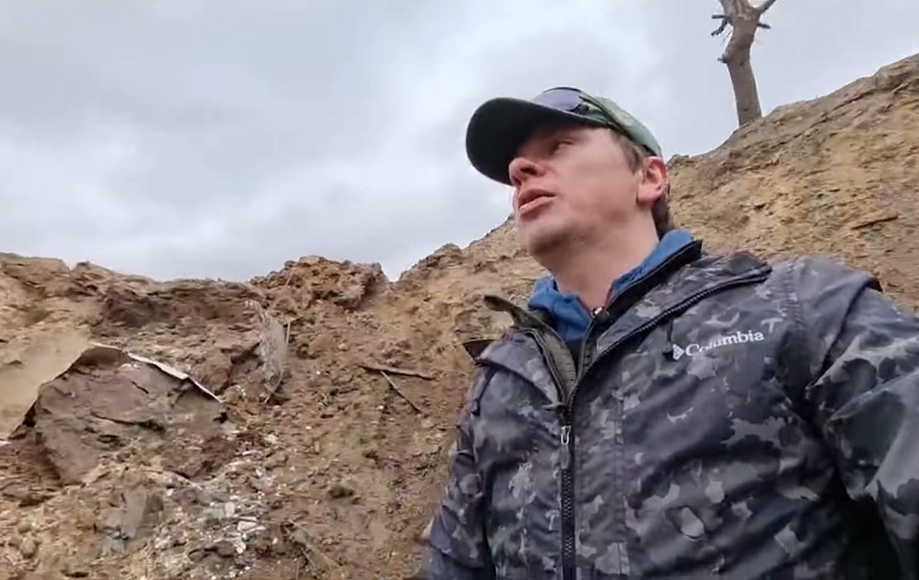 Винищувачі скидали бомби і поверталися знову: відео знищених районів під Черніговом