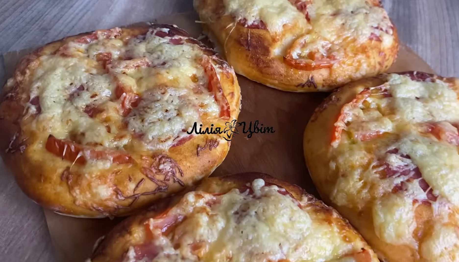 Шкільна міні-піца вдома: простий рецепт, який дуже сподобається дітям і дорослим