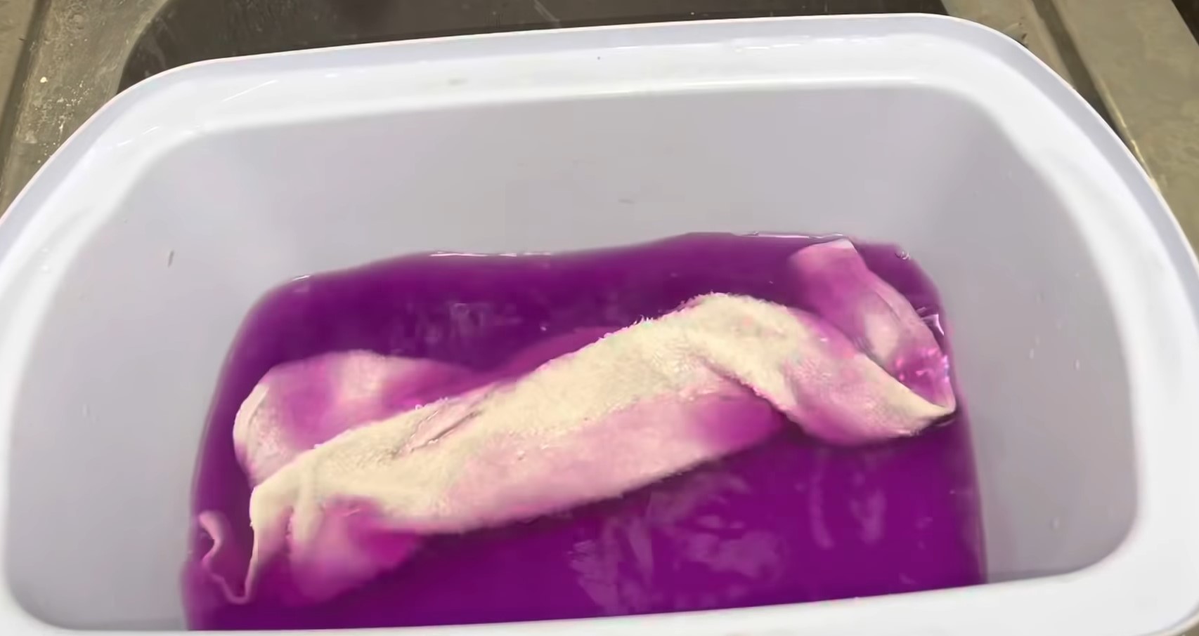 Геніальний спосіб відбілити запрані рушники: зійдуть віковічні плями