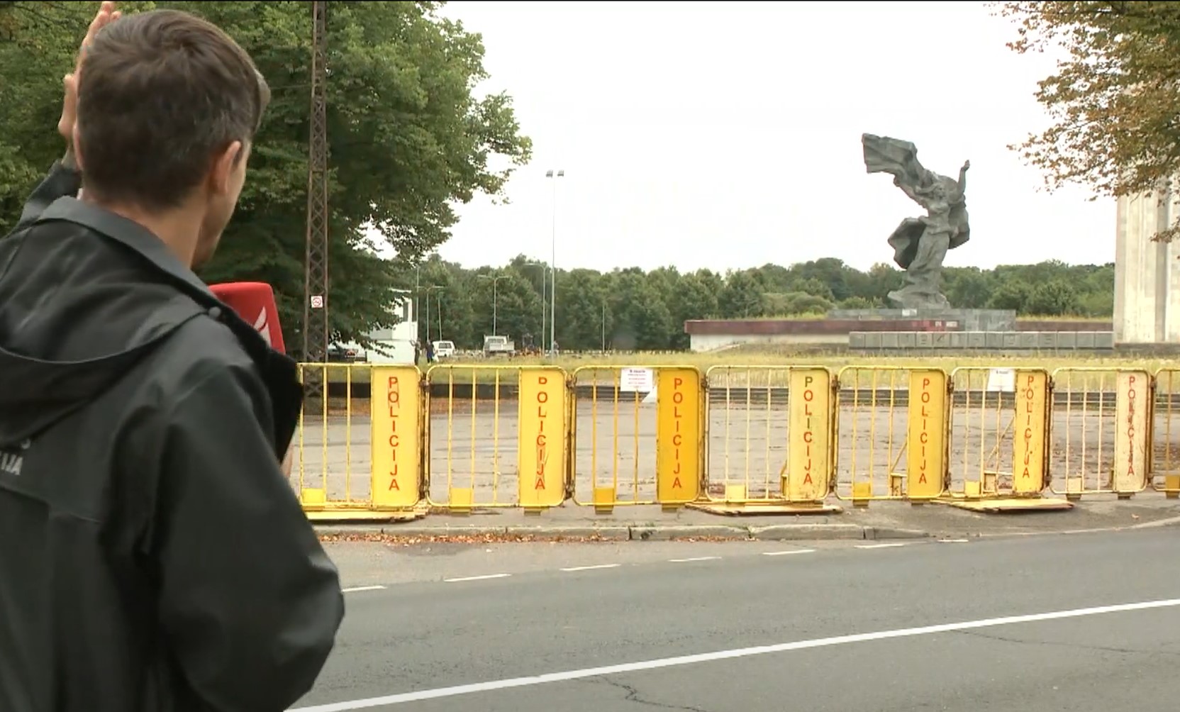 В Латвії росіяни влаштували істерику на зносі радянського пам'ятника: епічне відео