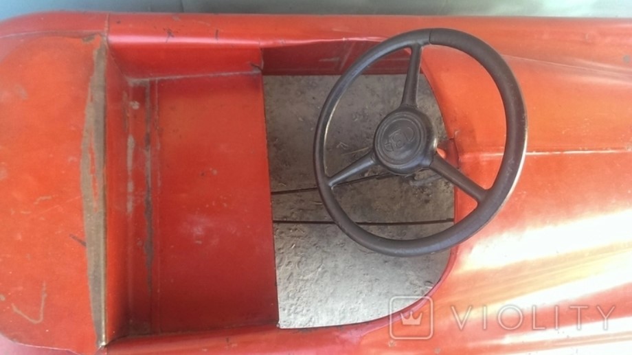 Дитячу машинку, виготовлену в Україні, тепер продають за 200 тисяч: перевірте свої горища