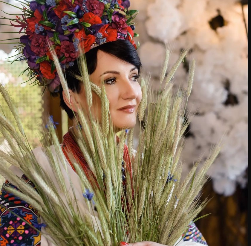 Квіти в українській вишивці і прикрасах: що означає кожна і від чого захищає