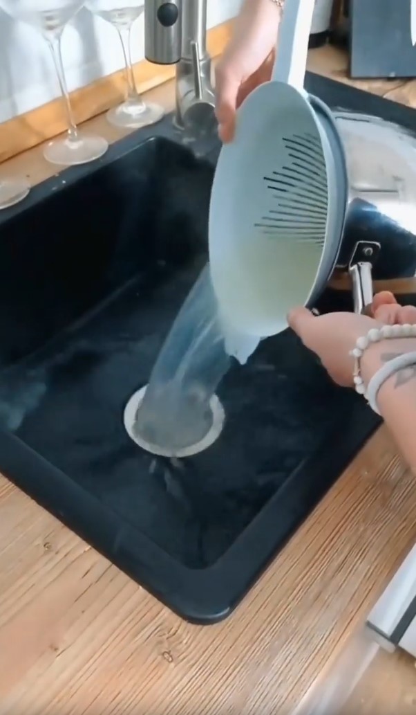 Припиніть так зливати макарони. Помилка, яку роблять майже всі