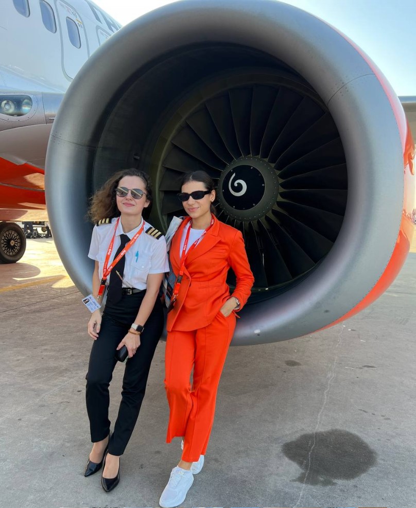 Бортпровідниця Олена Сандакова: Зараз в умовах війни ми всі чекаємо відряджень