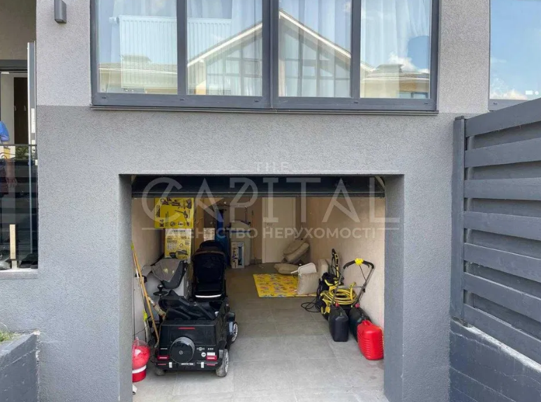 Даша Квиткова продает свой крутой дом на OLX: его цена может шокировать