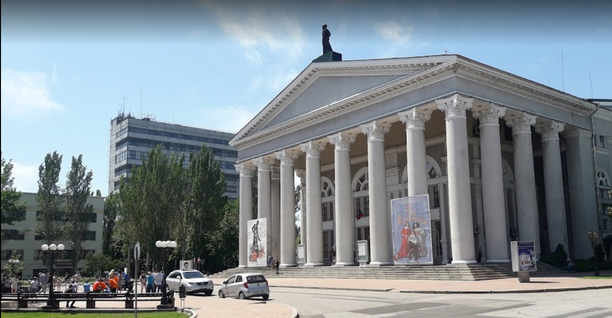 Нові фото і відео зруйнованого Маріуполя. Порівняйте з містами, які &quot;бомбілі 8 лєт&quot;