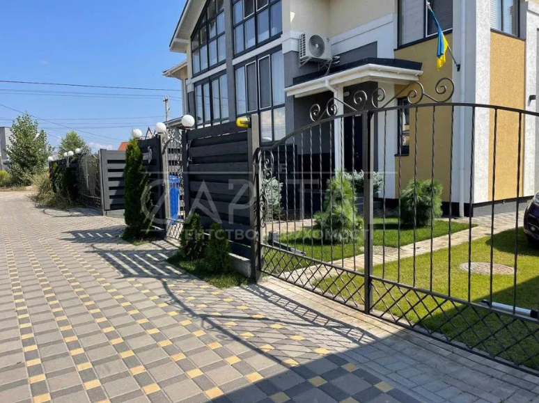 Даша Квиткова продает свой крутой дом на OLX: его цена может шокировать