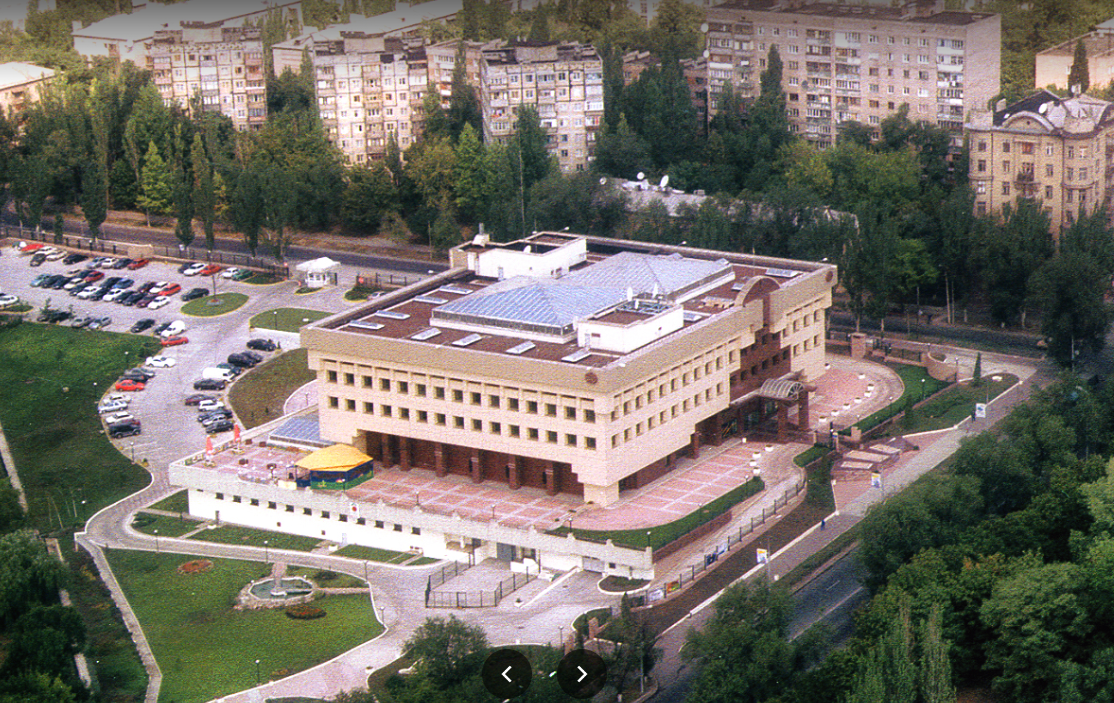 Новые фото и видео разрушенного Мариуполя. Сравните с городами, которые &quot;бомбили 8 лет&quot;