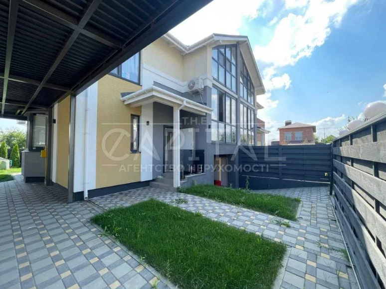 Даша Квиткова продает свой крутой дом на OLX: его цена может шокировать