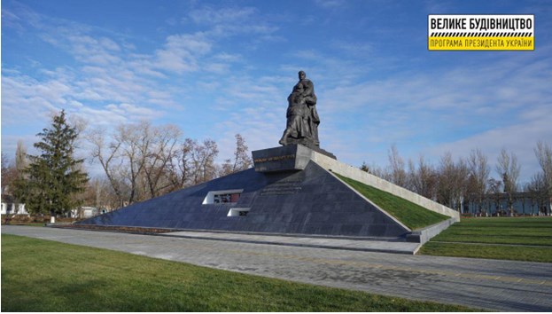 В сети показали, как после реставрации выглядит мемориал &quot;Украина-освободителям&quot; в Меловом