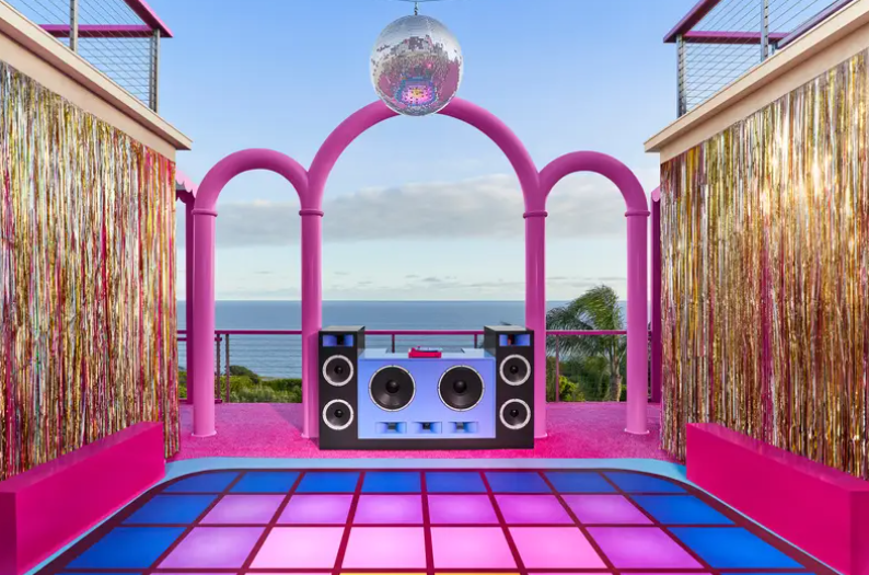 Копія будинку Барбі. Дивіться, як виглядає "ляльковий" готель і скільки коштує у ньому проживання