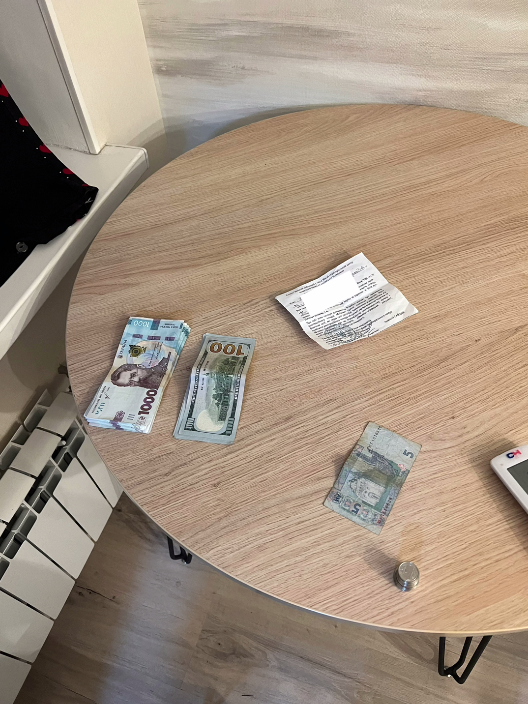 Відомий український блогер втік горами з України. Перед цим він отримав повістку