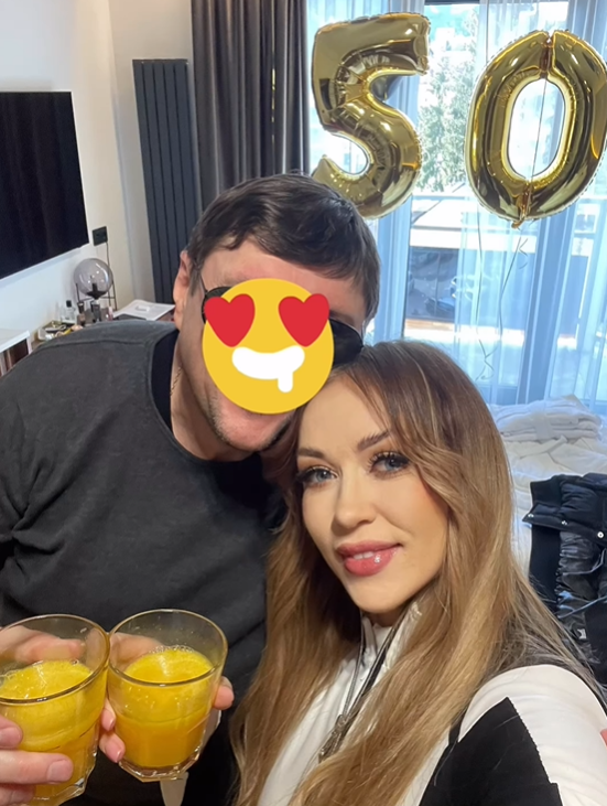 Популярная певица впервые после развода показала нового возлюбленного