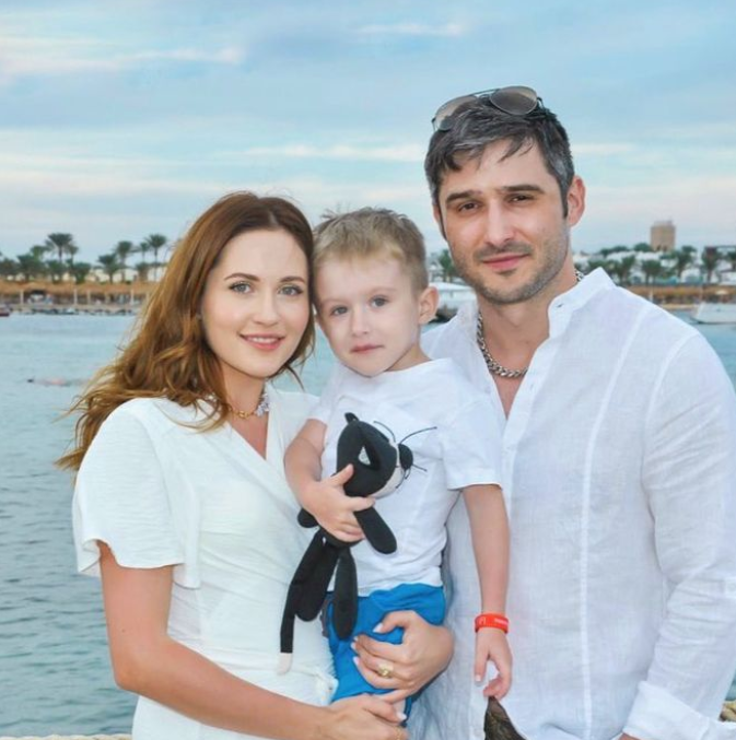 Звезда "Крепостной" попала в больницу с маленьким сыном: "очень неприятный вирус"