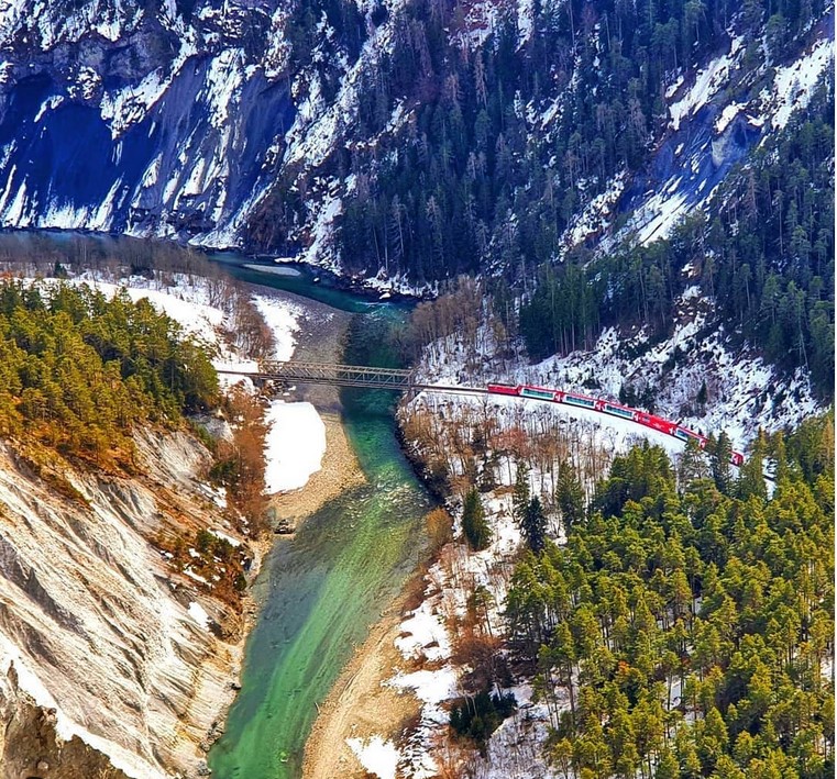 Впечатляющие виды. Как проехаться на легендарном экспрессе в Швейцарии: цены и маршрут