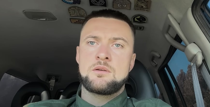 Репер-військовослужбовець Ярмак зустрівся з російським полоненим, який виявився його фанатом (відео)