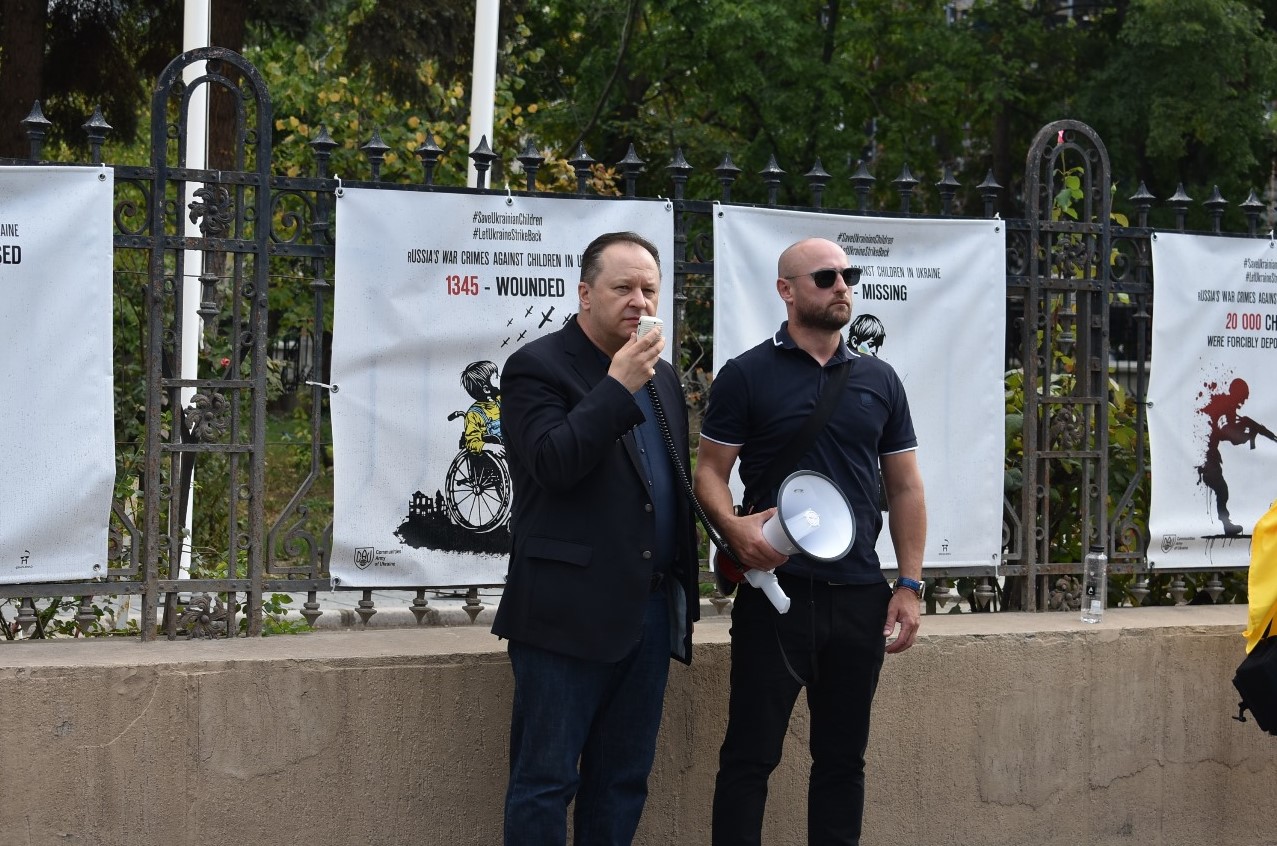 &quot;Не маємо права мовчати&quot;: на мітингу в Бухаресті нагадали про жертв російського полону