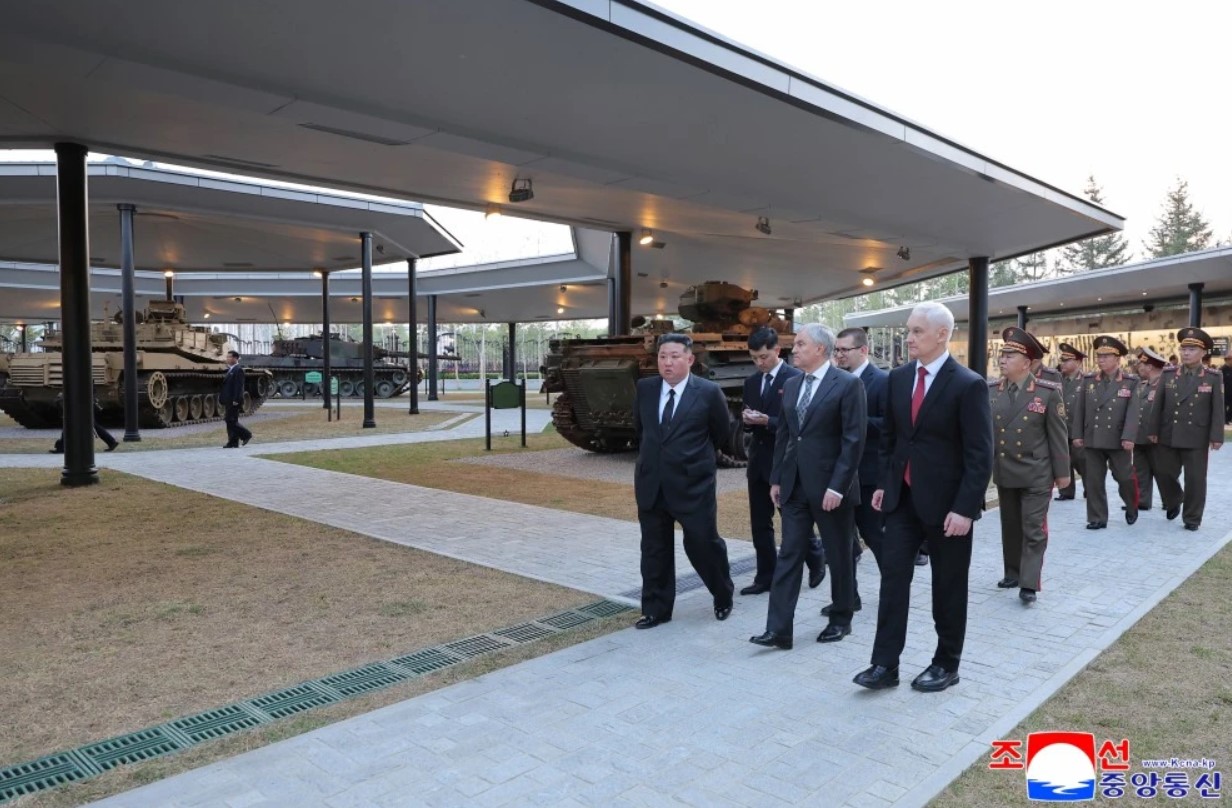 Кім Чен Ин відкрив у КНДР музей із "трофейною" технікою ЗСУ (фото)