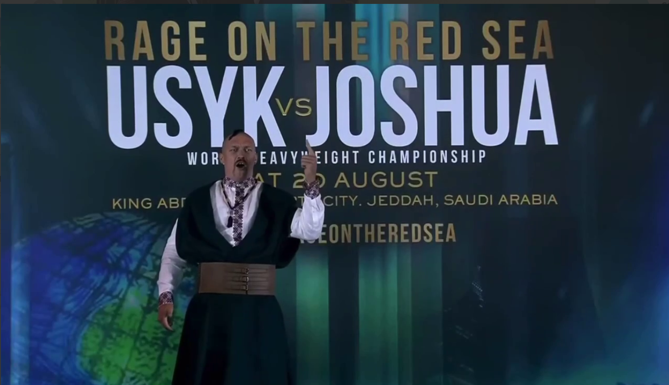 Усик в образе казака поразил всех на дуэли взглядов с Джошуа (видео)