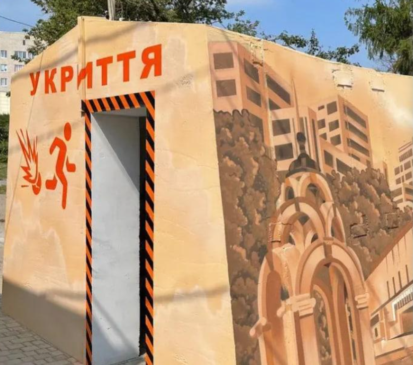 Решение об укрытиях на остановках в Киеве вызвало споры: в чем причина