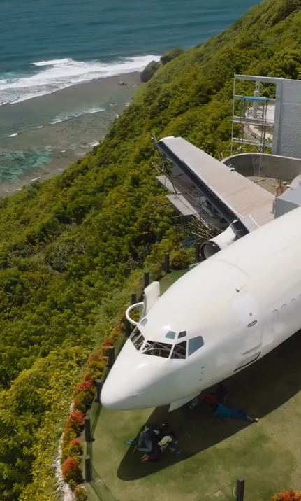 Boeing 737 перетворили у розкішну віллу, від одного погляду на яку перехоплює подих (фото)