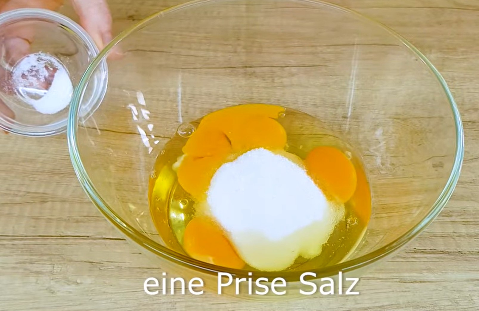 Французький яблучний пиріг, в якому яблук більше, ніж тіста: простий рецепт