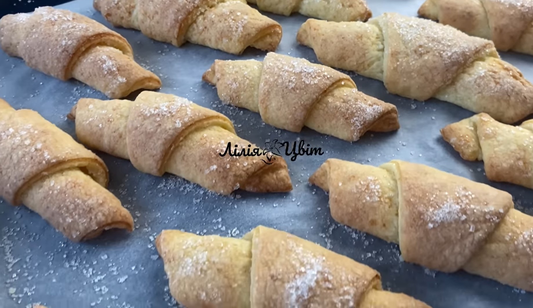 Бюджетний рецепт рогаликів: миска солодощів всього за 120 грн