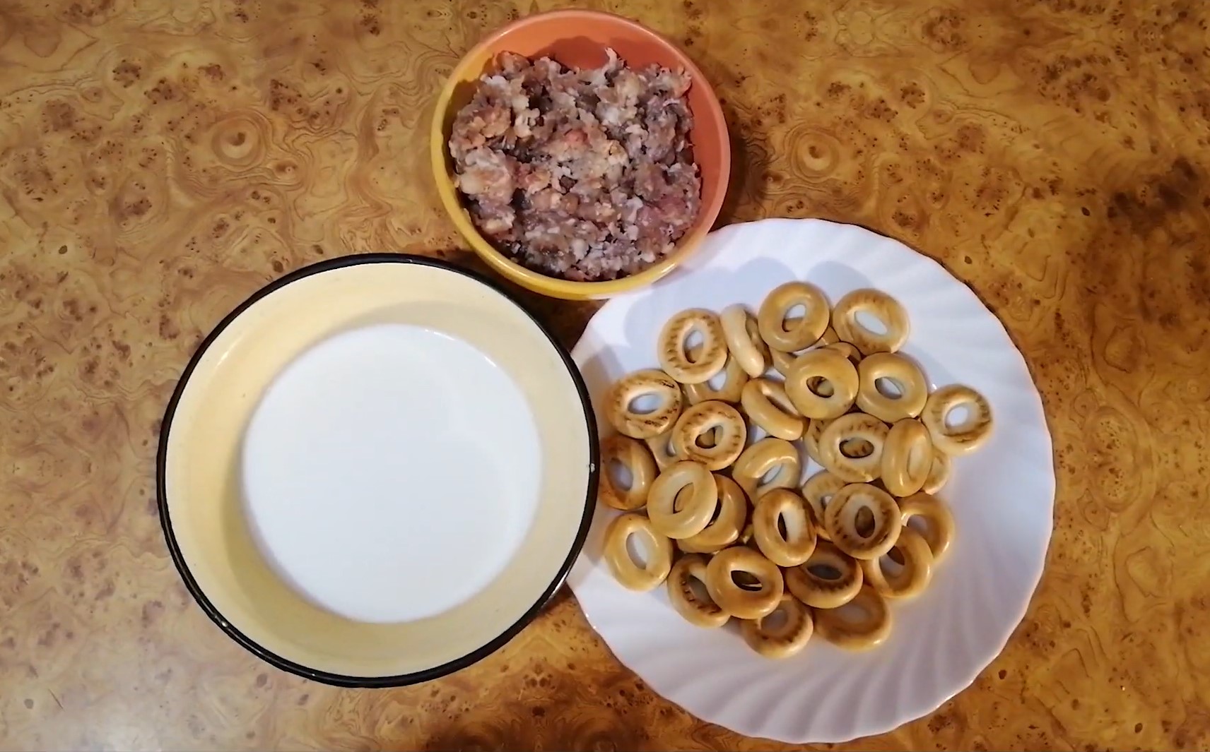 Готовим бублики с фаршем на сковороде: самый простой рецепт от обычной украинки