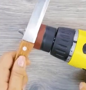 Точим нож без точилки и усилий: самый простой способ