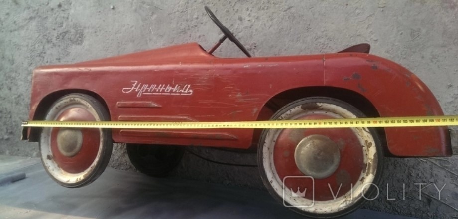 Дитячу машинку, виготовлену в Україні, тепер продають за 200 тисяч: перевірте свої горища