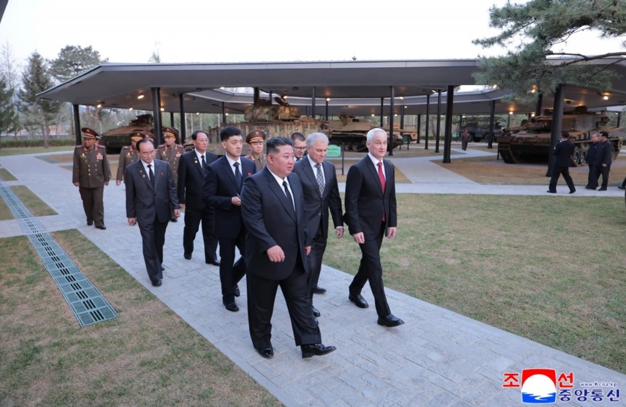 Кім Чен Ин відкрив у КНДР музей із "трофейною" технікою ЗСУ (фото)