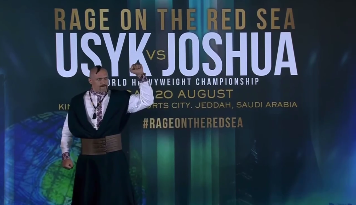 Усик в образе казака поразил всех на дуэли взглядов с Джошуа (видео)