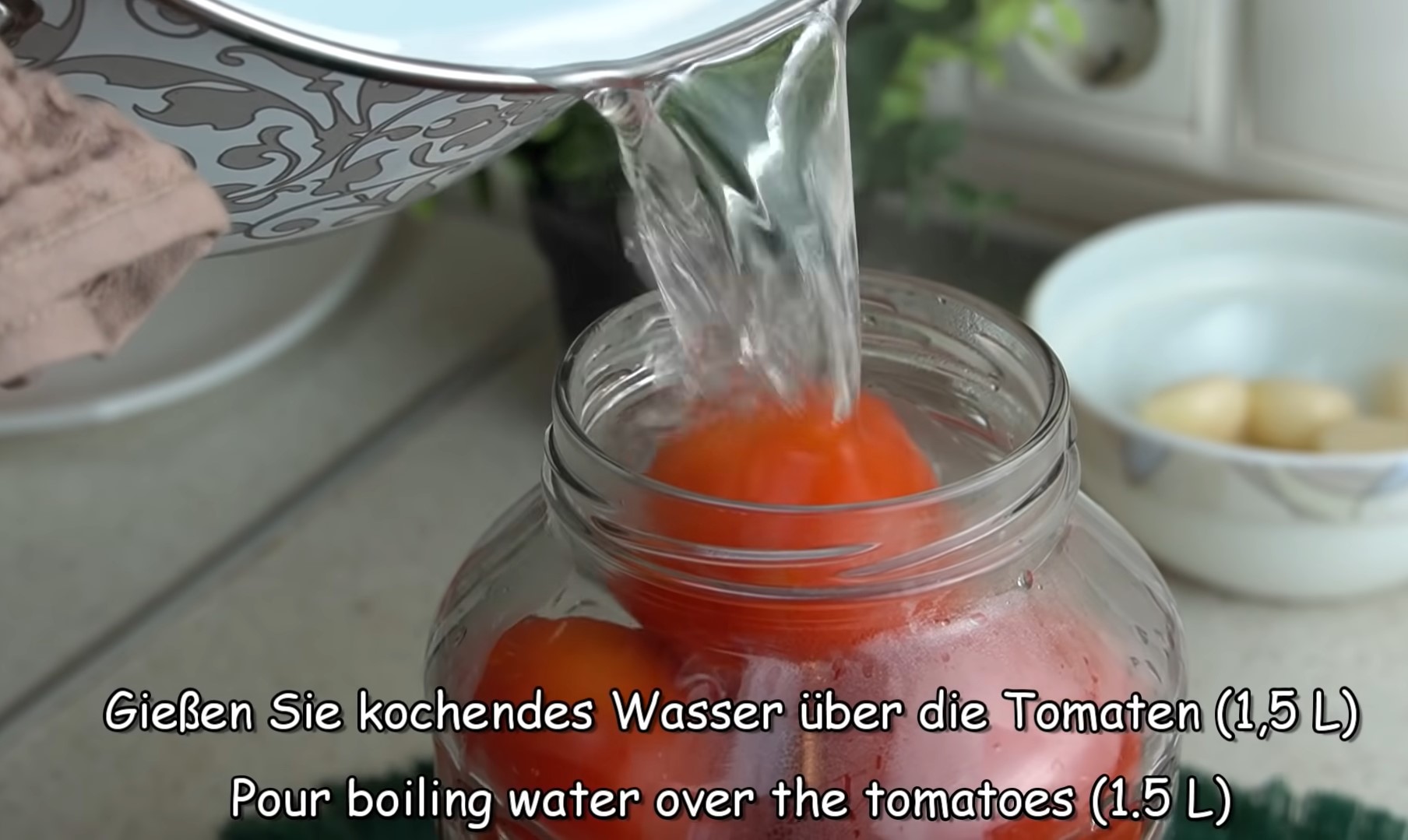 Помидоры "в снегу" без варки и стерилизации: даже бабушки удивляются такой консервации!