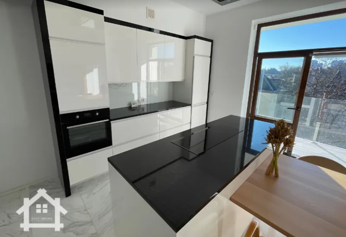 Во Львове за 37 миллионов продают VIP-квартиру с "хорошим видом": как выглядит жилье