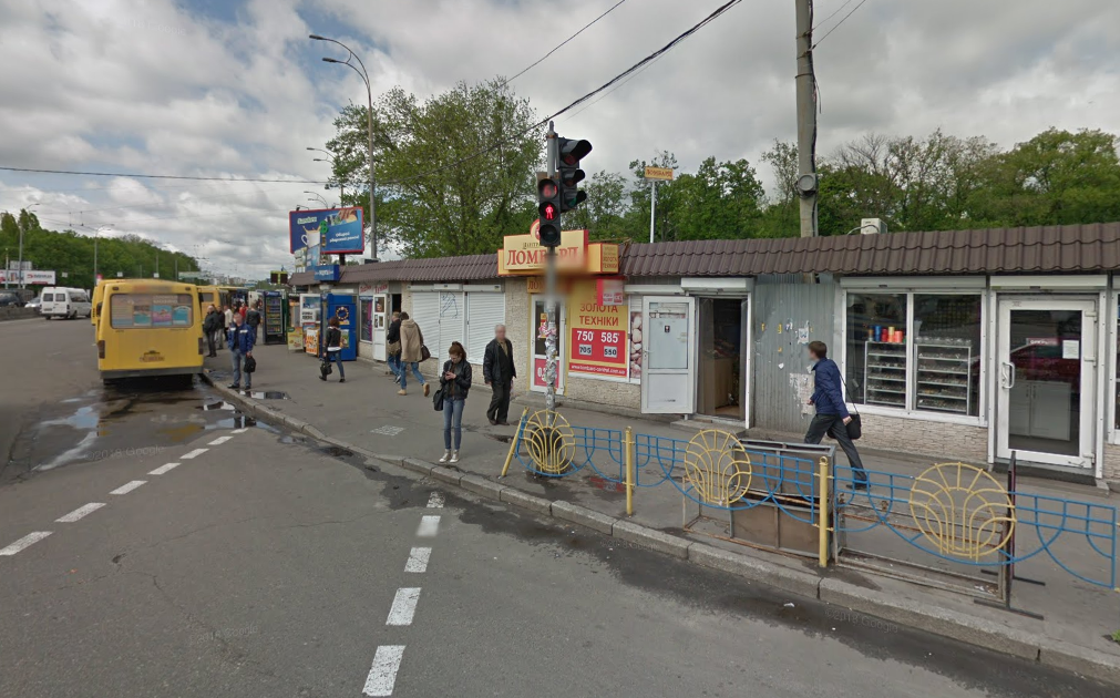 Возле очередной станции метро сносят МАФы. Уже известно, что будет вместо них (видео)