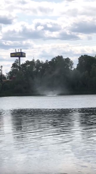 У Києві на озері зафіксували справжнє &quot;водяне торнадо&quot; (відео)