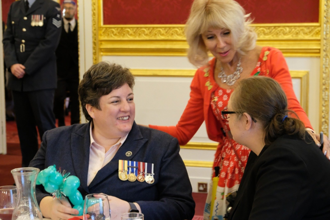 Появились фото и видео с Рождественской вечеринки королевской семьи, которая проводится 100 лет подряд