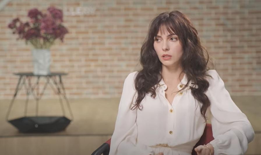 "33 бойові виходи": дружина Арестовича розповіла, як чоловік на Донбасі ходив у розвідку (відео)