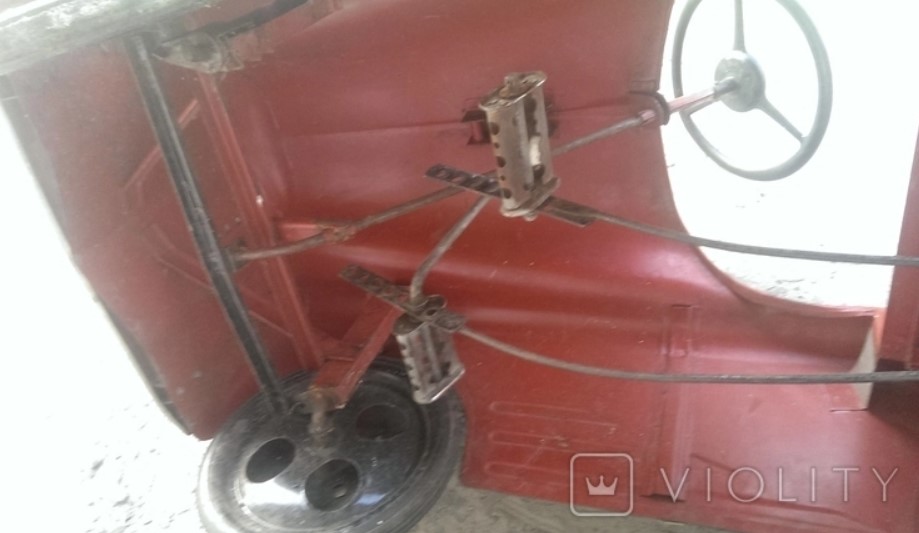 Дитячу машинку, виготовлену в Україні, тепер продають за 200 тисяч: перевірте свої горища