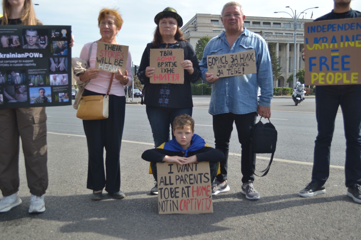 &quot;Не маємо права мовчати&quot;: на мітингу в Бухаресті нагадали про жертв російського полону